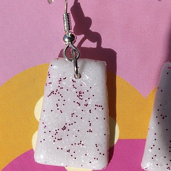 Handmade white polymer clay earrings. Boucles d'oreilles fait à la main - Picture 3 of 7